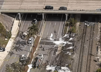 Nuevamente se registra un accidente aéreo en Estados Unidos: avioneta con pasajeros se estrelló en Boca Ratón, Florida