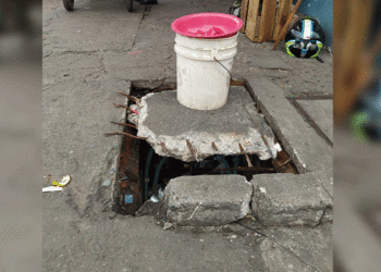 Tapa en mal estado en la galería de Tuluá representa riesgo para peatones