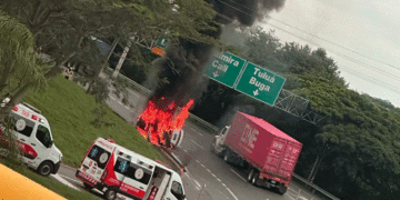 Vehículo se volcó e incendió en la vía Bugalagrande –Tuluá