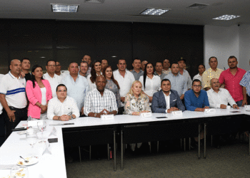 Alcaldes piden al Presidente Petro cumplir compromisos con el valle