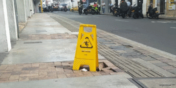 Andén en mal estado en el centro de Tuluá representa un riesgo para peatones