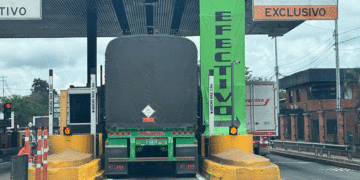 Persisten los trancones por mal uso de carriles  (Más Caucherazos aquí) 👇🏽 