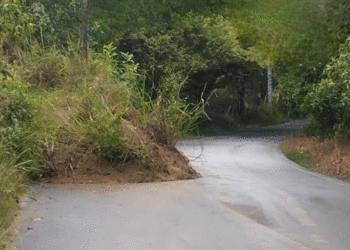Derrumbes constantes ponen en riesgo a conductores en la vía Tuluá – La Marina