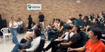 Estudiantes de la UCEVA lideraron foro ambiental sobre cambio climático y gestión del riesgo