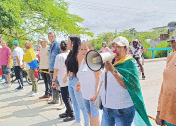 Habitantes del barrio Siete de Agosto exigen a la Alcaldía descolmatar el río Tuluá