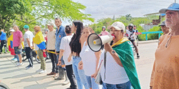 Habitantes del barrio Siete de Agosto exigen a la Alcaldía descolmatar el río Tuluá