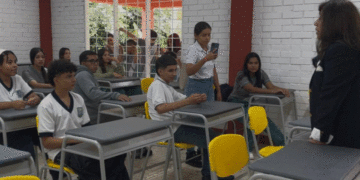 Instituciones educativas de Riofrío se fortalecen con entrega de dotación escolar