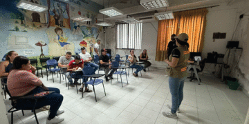 Socializan normas sanitarias con comerciantes de cárnicos en La Victoria