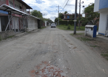 Calle arriba, calle abajo en el barrio María Clara: comunidad clama por pavimento y soluciones reales