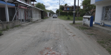 Calle arriba, calle abajo en el barrio María Clara: comunidad clama por pavimento y soluciones reales