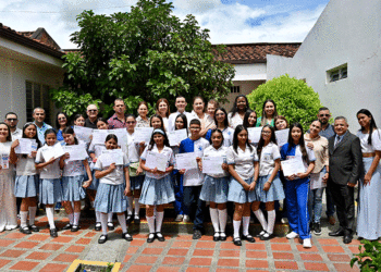 Certifican a estudiantes y docentes en resolución de conflictos escolares en Tuluá
