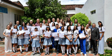 Certifican a estudiantes y docentes en resolución de conflictos escolares en Tuluá