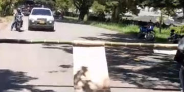 Bloqueo intermitente en la Troncal del Pacífico: comunidades exigen reparación urgente de la vía