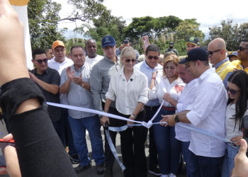 Gobernación del Valle entregó puente de Papayal