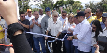 Gobernación del Valle entregó puente de Papayal
