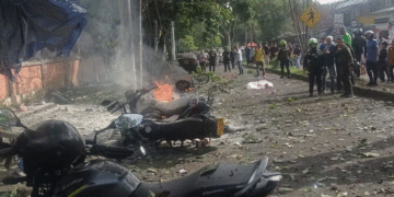 Dos atentados con explosivos dejan al menos dos muertos frente a estaciones de Policía en Cali