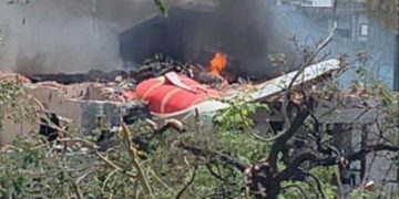 Tragedia en la India: se estrella avión que transportaba a 242 personas