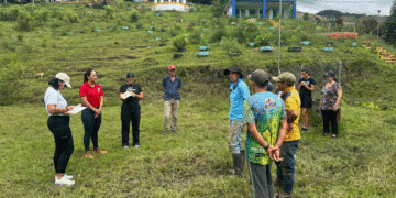 Pista atlética en La Tulia será una realidad: comunidad y autoridades evalúan terreno