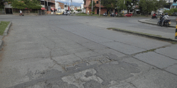 Calle arriba, calle abajo en el barrio Las Acacias: obras viales, señalización y seguridad siguen pendientes