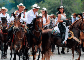 Buga da apertura oficial a su Feria 72 con la tradicional cabalgata