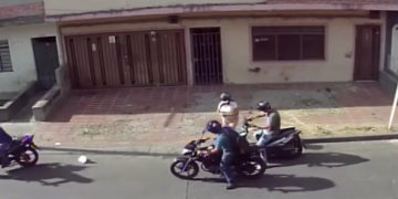 ¿Insensibilidad o miedo? Mujer fue agredida en intento de robo en Tuluá y nadie hizo nada