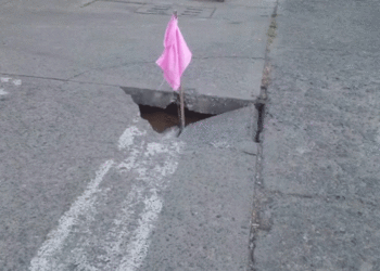 Alerta en Buga por hueco que pone en riesgo a conductores