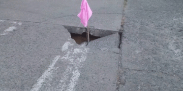 Alerta en Buga por hueco que pone en riesgo a conductores