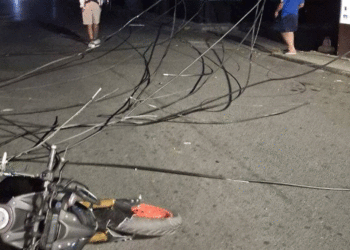 Cables sobre la vía ocasionan accidente de transito a motociclista