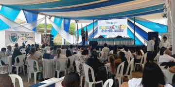 Colegios oficiales del Valle presentan proyectos que innovan la educación