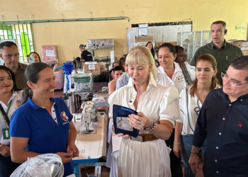 Entregan materiales de trabajo a emprendedores bolivarenses