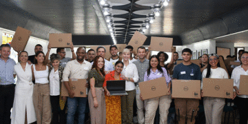 DigiCampus recibe un nuevo impulso: Terpel entrega becas y computadores a estudiantes