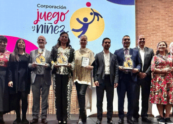 El Valle del Cauca recibió premio nacional por su compromiso con la niñez