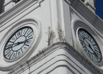 La parroquia de San Bartolomé ya no da más la hora (Más Caucherazos aquí) 👇🏽 