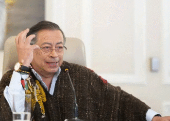 “No entiendo cómo Uribe está libre y Epa Colombia presa”: Gustavo Petro