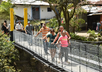 Renuevan puente peatonal en Buga