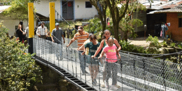 Renuevan puente peatonal en Buga