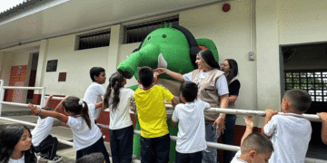 Capacitan a estudiantes y docentes en Tuluá para identificar señales de riesgo emocional