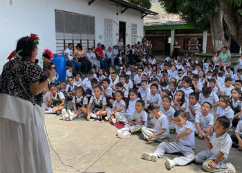 Los cuenteros llenaron de magia e historias las escuelas de Yotoco