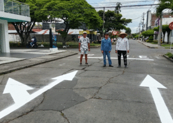 Líder comunal señalizó punto crítico de accidentes en Tuluá