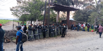 Otro lío de tierras en el Valle: indígenas y campesinos se disputan predio en San Pedro