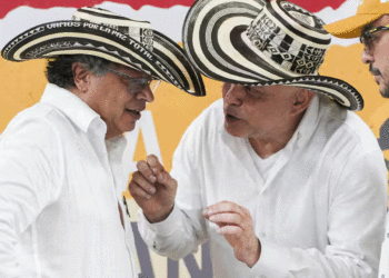 Presidente Petro vuelve a nombrar gestores de paz a 16 exjefes paramilitares