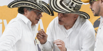 Presidente Petro vuelve a nombrar gestores de paz a 16 exjefes paramilitares