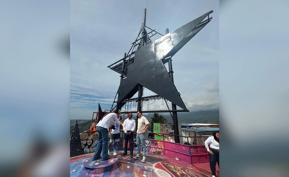 Siloé recupera su símbolo: la estrella vuelve a brillar en Cali con cinco puntas y 27 mil luces