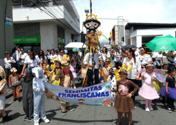 Colorido desfile marcó la celebración de los 90 años del Colegio Franciscano en Tuluá
