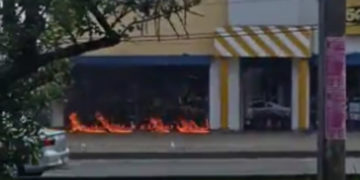 Nuevas protestas en Univalle generan cierres viales y hechos de vandalismo en el sur de Cali