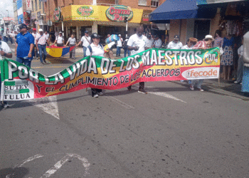 Docentes marcharon en Tuluá para exigir mejoras en el sistema de salud