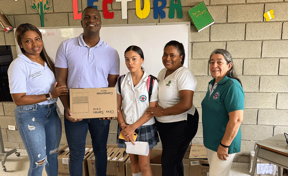 Guacarí impulsa la educación con entrega de computadores portátiles a estudiantes