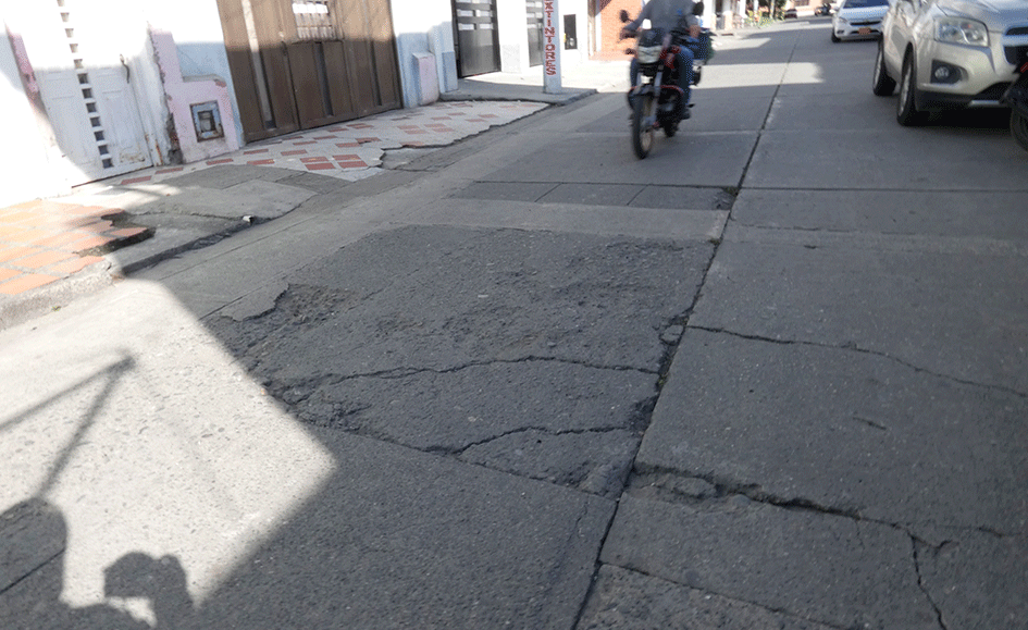 Hundimiento en el barrio Las Delicias preocupa a la comunidad