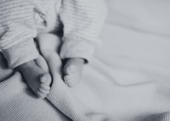 Murió bebé de dos meses que fue abandonado en un canal de aguas en Cali