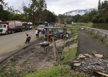 Acuerdo en Jiguales pone fin a 30 años de ventas en la vía Buga–Buenaventura